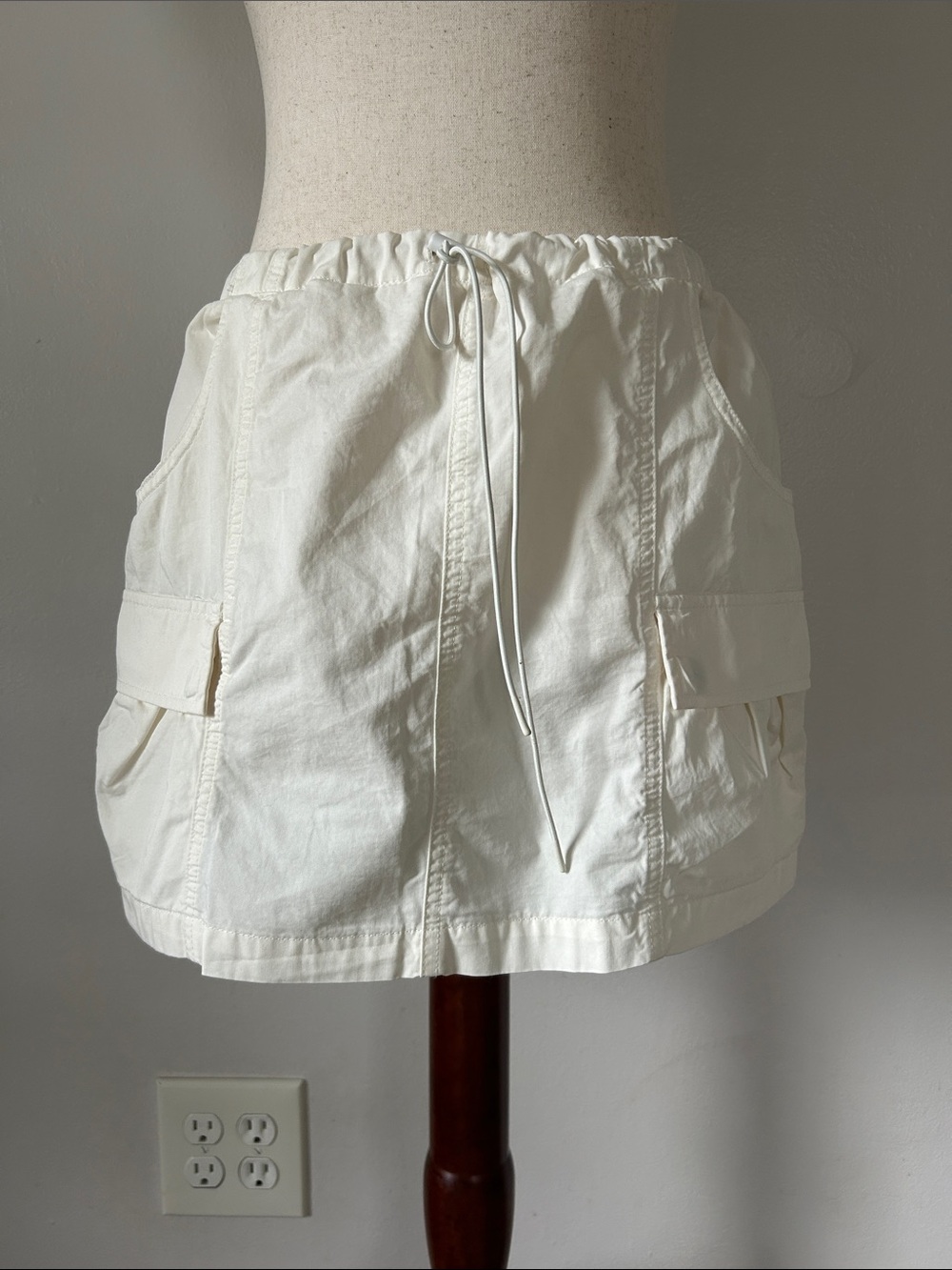 Good American Cream Cargo Drawstring Mini Skirt